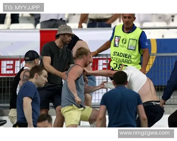 俄罗斯足球流氓与英国球迷的冲突背后隐藏的文化与社会问题探讨