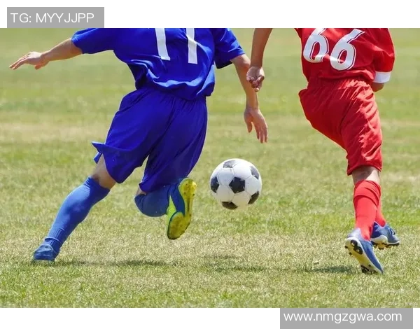 提升足球技术的关键在于衔接动作的训练与应用技巧解析 提升足球技术的关键在于衔接动作的训练与应用技巧解析